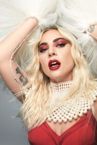 lady-gaga-photoshoot-for-haus-laboratories-2019-9.jpg