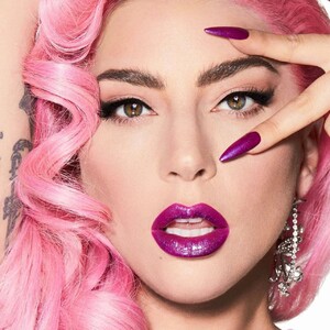 lady-gaga-photoshoot-for-haus-laboratories-2020-4.jpg
