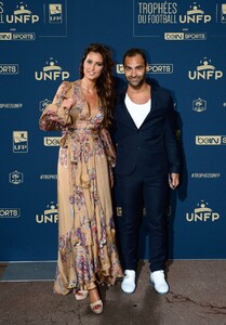 malika-menard-at-unfp-football-trophys-ceremony-in-paris-0.jpg