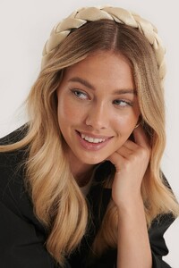 nakd_big_braided_hair_hoop_1015-002916-0260_02l.jpg