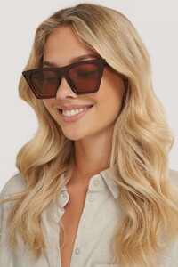 nakd_sharp_squared_sunglasses-1015-002818-0017_01l.jpg