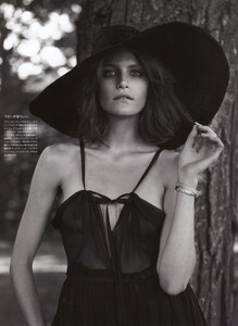 vogue-jp-oct-2004-5-sw-eet-seduction-006.jpg