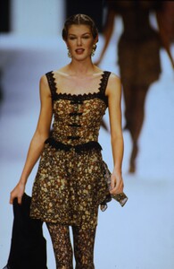 1842735651_ingrid-ss-1994-valentino(1).thumb.jpg.80d22ce9478e0d1f0bb8cefbb8c22fd9.jpg