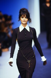 2065951897_karl-lagerfeld-fw-1992(21).thumb.jpg.778db3f6d16ae8166445a1d6d04ed60f.jpg
