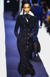 229192394_karl-lagerfeld-fw-1992(1).thumb.jpg.c68344e5a255d49e7e4d5200c9409d26.jpg