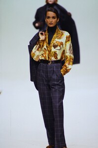 245633600_gucci-fw-1992(6).thumb.jpg.eb7754cb0b8378f1e1f618618588b3da.jpg