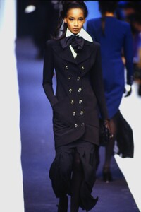 265385653_karl-lagerfeld-fw-1992(3).thumb.jpg.06f146d37a15a6aa81c25f1c8828fdcc.jpg