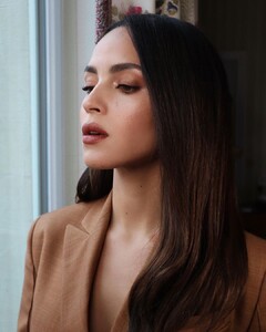 Instagram post by Adria Arjona_B9HEAZSBsJK_0(JPG).jpg