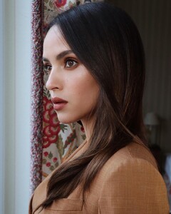 Instagram post by Adria Arjona_B9HEAZSBsJK_2(JPG).jpg