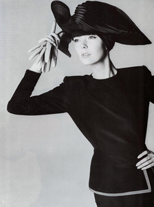 Bailey_Vogue_Italia_February_1987_02_01.thumb.png.776d6089f4481b1b66e37ff9cd5b4c4d.png