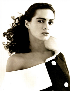 Bianco_Nero_Comte_Vogue_Italia_February_1988_01_01.thumb.png.effe33c54296281a695e0d209119f687.png