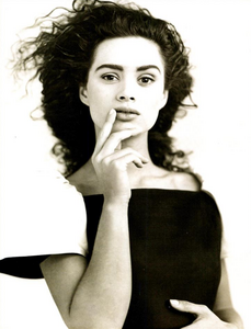 Bianco_Nero_Comte_Vogue_Italia_February_1988_01_03.thumb.png.1abf408b2cac24d9490f79cf9b64711f.png