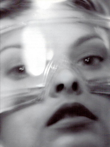 Cyber_Chic_Meisel_Vogue_Italia_May_1994_06.thumb.png.0e0e2b549c9265c4127f060ad2112613.png