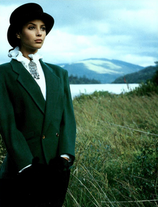 Giacca_Bailey_Vogue_Italia_September_1987_01_02.thumb.png.bf1dd2fbb815965659adf4b51c0dd555.png