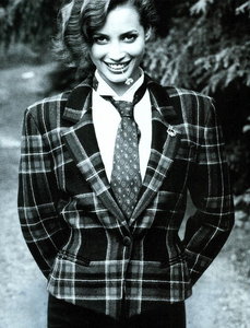 Giacca_Bailey_Vogue_Italia_September_1987_01_11.thumb.png.990dfe4940e004646bb2b65f5b612085.png