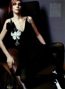 Klein_Vogue_Italia_November_2000_05.thumb.png.d805fb3aaabbee0db19534860725b391.png