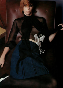 Klein_Vogue_Italia_November_2000_06.thumb.png.1f2d2aa71c8ced7f58fcc9e7560dfa3e.png