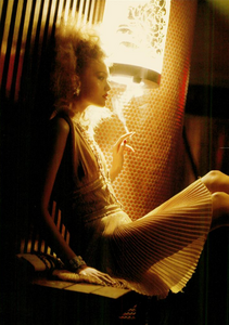 Meisel_Vogue_Italia_March_2005_17.thumb.png.00dc1ac55094c2419c3f6a8f501b8803.png