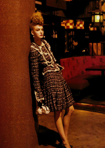 Meisel_Vogue_Italia_March_2005_20.thumb.png.7694f67c184bc211f24d809ef0801fb1.png