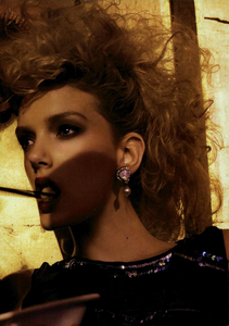 Meisel_Vogue_Italia_March_2005_28.thumb.png.84d8cd90571db166b1c995433d45827b.png