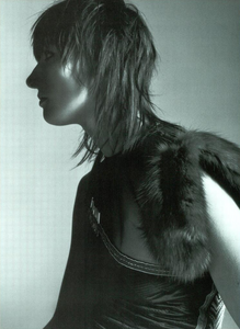Meisel_Vogue_Italia_November_2000_27.thumb.png.eb6d6bff14a613a3dd25c8f653af3c07.png