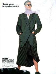 Occhi_Watson_Vogue_Italia_February_1985_01_03.thumb.png.910571abc76050caa0758e6a28089e97.png