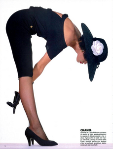 Occhi_Watson_Vogue_Italia_February_1985_01_13.thumb.png.60c25beae2f6f470db88de1ece008d43.png