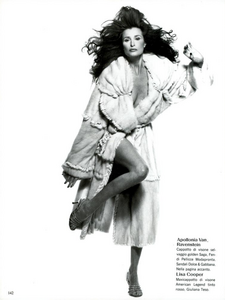 People_in_NY_Comte_Vogue_Italia_December_1994_05.thumb.png.156e59bc5007169895b14f4a88010998.png