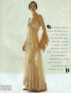 Sielce_Comte_Vogue_Italia_September_1993_Couture_Supplement_02.thumb.jpg.bda3227568ceff23b283f7a8470928b9.jpg