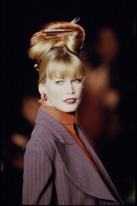 chloe-fw-1994.jpg