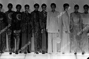 giorgio-armani-spring-1994-ready-to-wear-runway-show-shutterstock-editorial-10453729hr.jpg
