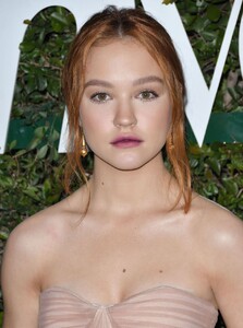 sadie-stanley-teen-vogue-s-2019-young-hollywood-party-2.jpg