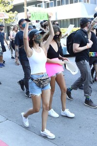 victoria-justice-and-madison-reed-join-a-protest-in-los-angeles-06-03-2020-2.thumb.jpg.274dc2f5736ba12fbe60ab95a3da7405.jpg