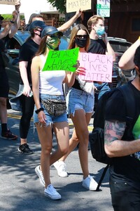 victoria-justice-and-madison-reed-join-a-protest-in-los-angeles-06-03-2020-4.thumb.jpg.a72684e11debee7daa429358a6cd22d9.jpg