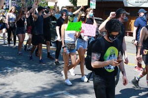 victoria-justice-and-madison-reed-join-a-protest-in-los-angeles-06-03-2020-6.thumb.jpg.0c5730a45e39666cb65a8b5f212de3cf.jpg