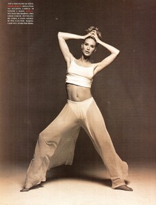 vogue-italia-may-1993-015.thumb.jpg.97342f313b046495d2e29300730269c9.jpg