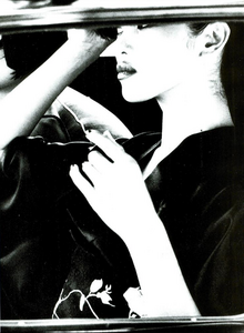 von_Unwerth_Vogue_Italia_December_1994_02.thumb.png.58afcec63d622f762ab48ad36d7c8ee4.png