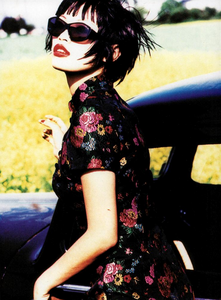 von_Unwerth_Vogue_Italia_December_1994_06.thumb.png.065afc754148f26bbb09a90890da9ed8.png