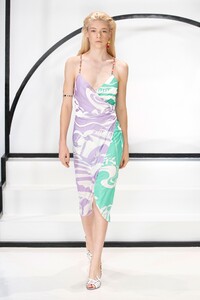 00011-Emilio-Pucci-Spring-2019-RTW.thumb.jpg.acc347ea4967662a04b42e94a907af29.jpg