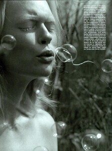 1209254077_ARCHIVIO-VogueItalia(August2003)-BubbleTime-006.thumb.jpg.e537c56e3d82e2dc882e5483bb0c5183.jpg