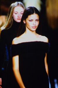 1275789993_ralph-lauren-fw-2000(1).thumb.jpg.3050e51fe54191b5cc31b7d7e658263b.jpg