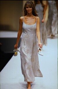 1275816972_salvatore-ferragamo-ss-1994(15).thumb.jpg.89f726bc9b521b3d6a84c7ba8ebee2ea.jpg