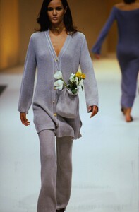 1290403599_salvatore-ferragamo-ss-1994(5).thumb.jpg.10a2bff7c76e5cb65db1792cf13be24c.jpg
