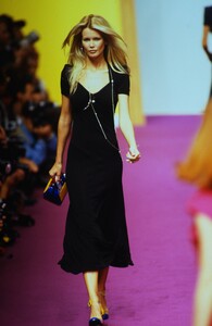 16888781_claudia-karl-lagerfeld-ss-1995(4).thumb.jpg.93024fda858962dbfac450c23d8790f9.jpg