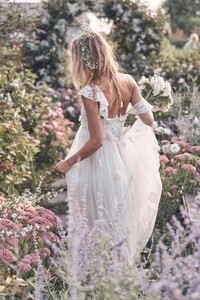 20190908_SP20BridalLookbook_DIsidro_SHOT10_2241_1.thumb.jpg.5ebdd86b9125a1f74b7732c2a10de337.jpg