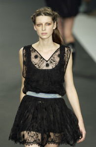 Anna-Molinari-Spring-2002-042-Caitriona-Balfe.thumb.jpg.4076adacf96b562836e5aeb0521ed8e9.jpg