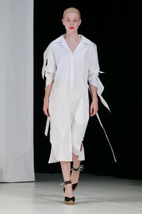 Chalayan-RTW-SS19-London-3596-1537112027.thumb.jpg.14b4ea386fdf7ac4774903513c91760b.jpg