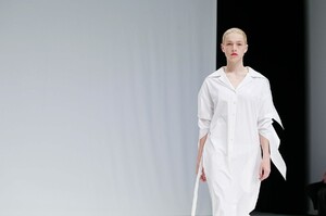 Chalayan-RTW-SS19-London-3601-1537112071.thumb.jpg.164de8ce34f4c9d61dd967e822fa42e6.jpg