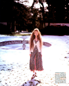 Chin_Vogue_Italia_April_1993_12.thumb.png.92dd8ed46d687d605d9b73f3cb7b9495.png