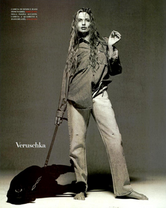Comte_Vogue_Italia_April_1993_08.thumb.png.7f137e68b6386d97599d4152a629063c.png